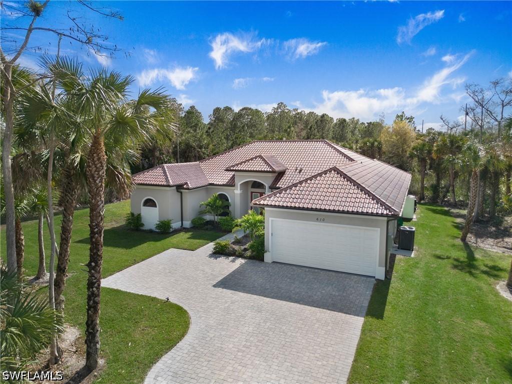 610 25th Ave., Naples, FL 34120