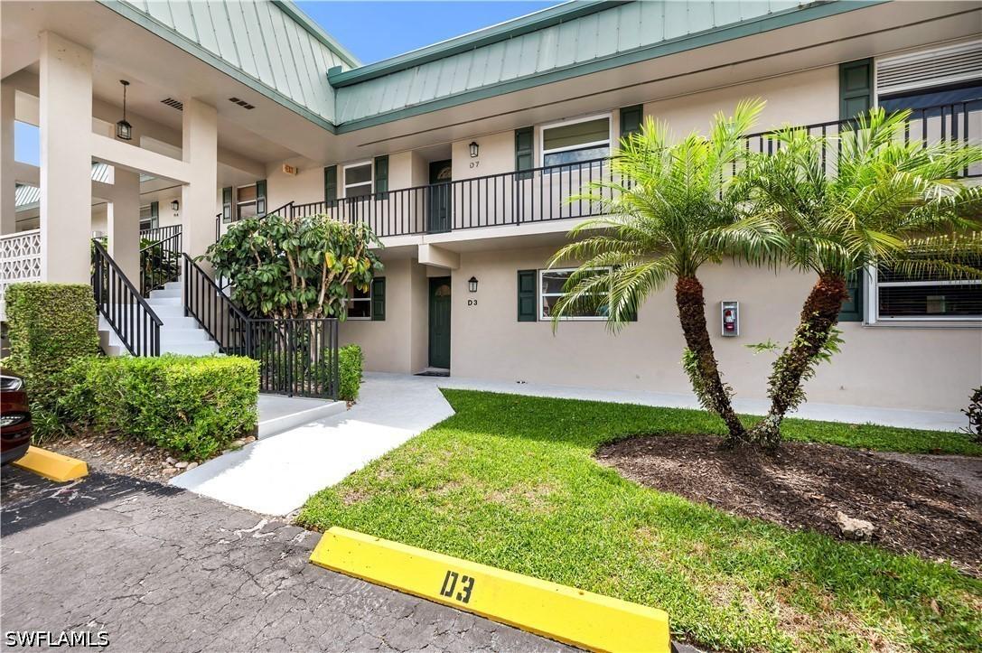 600 Valley Stream Dr. #D3, Naples, FL 34113