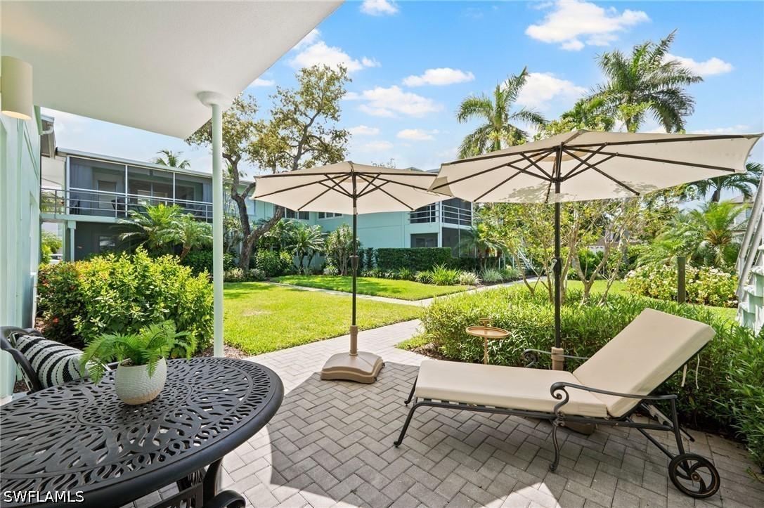 275 8th Ave., Naples, FL 34102