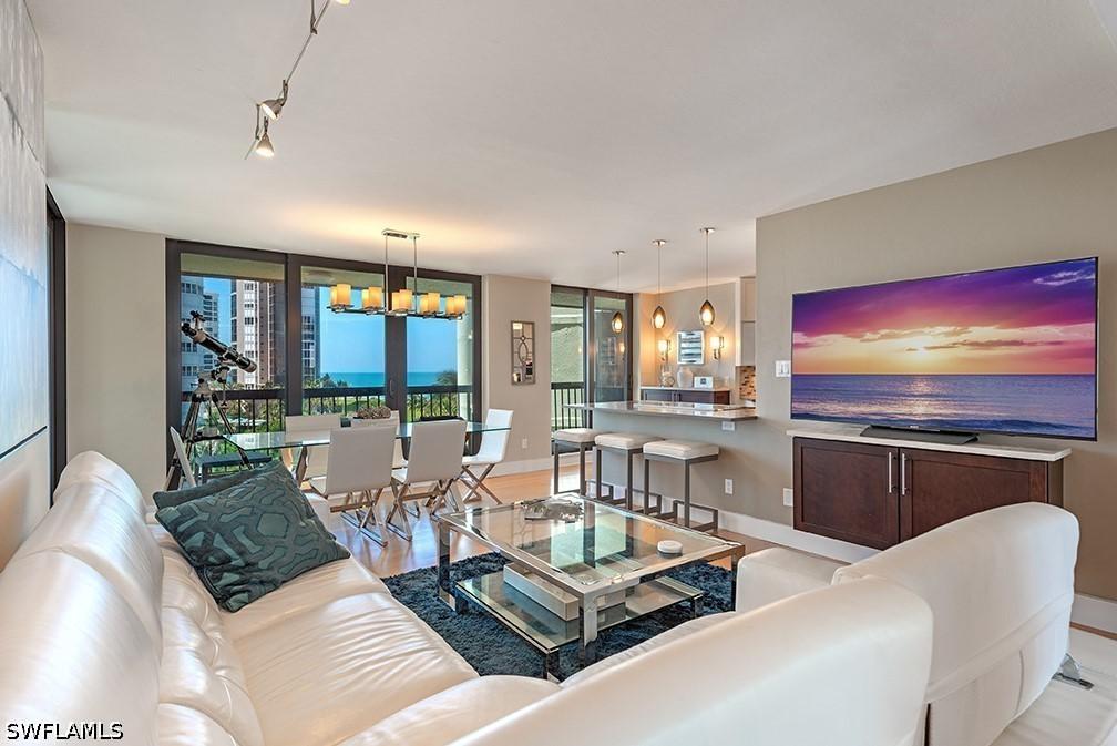 4551 Gulf Shore Blvd. #606, Naples, FL 34103