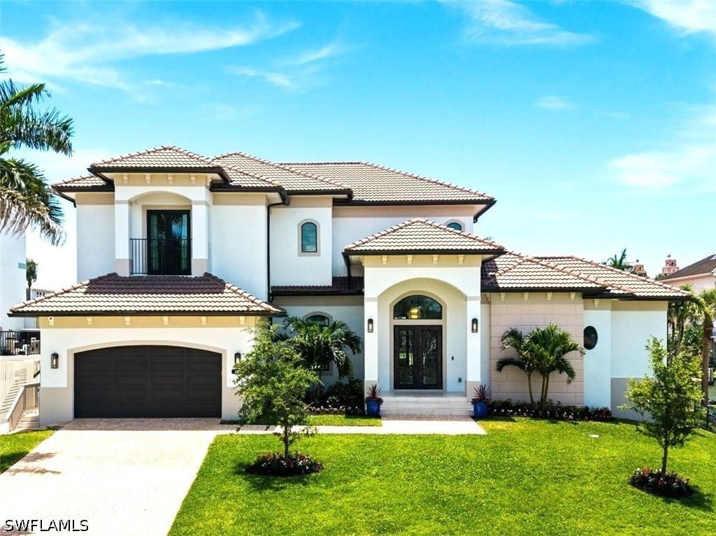388 Pine Ave., Naples, FL 34108