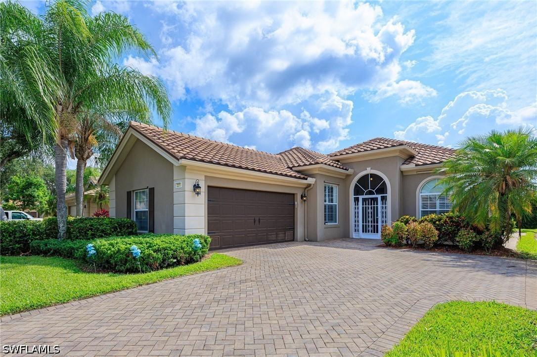 2271 Heydon Cir., Naples, FL 34120