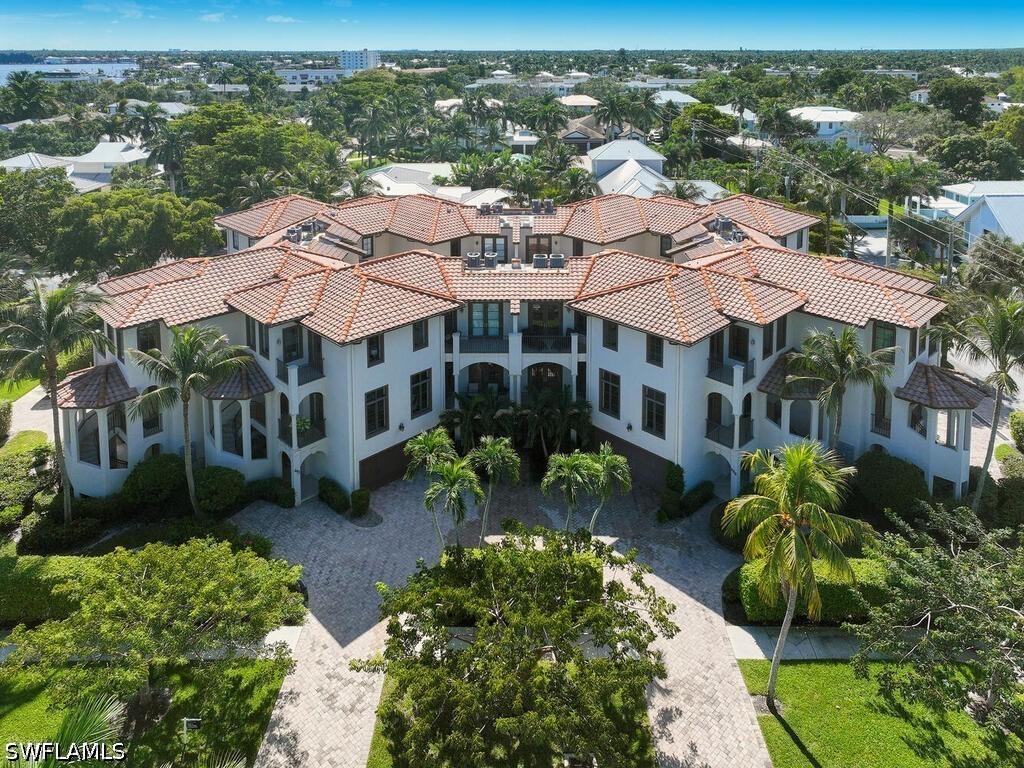 692 10th Ave., Naples, FL 34102