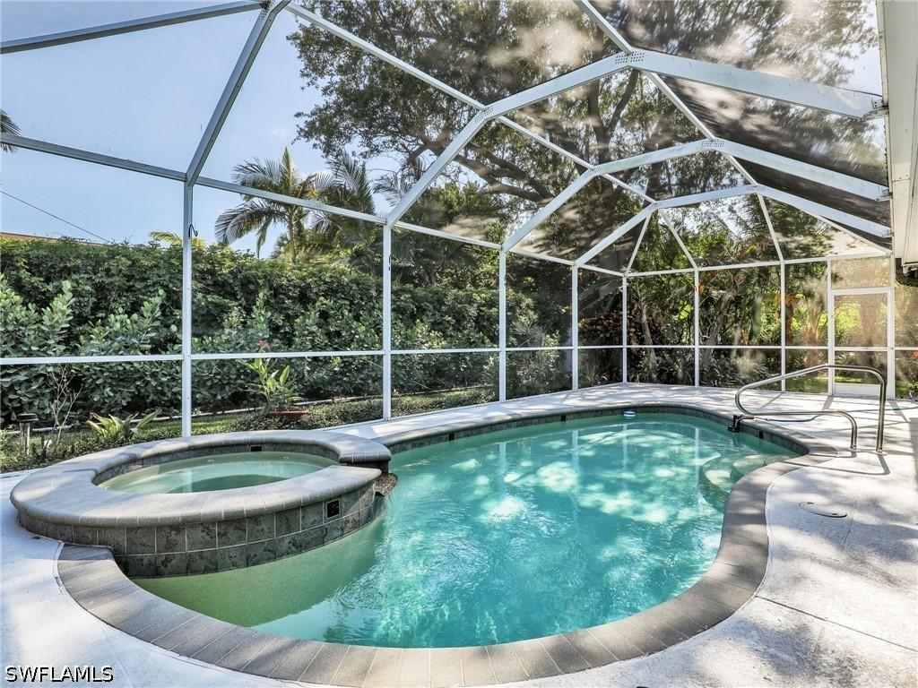 2554 Outrigger Ln., Naples, FL 34104