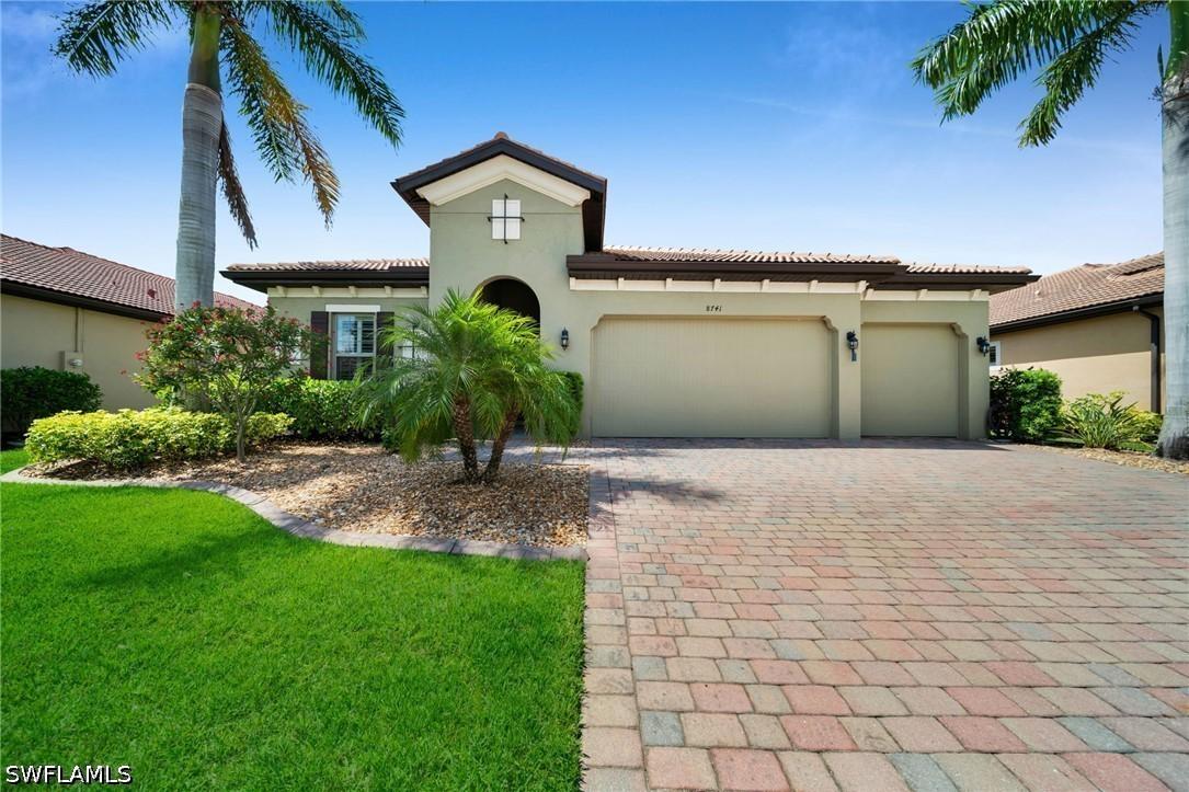 8741 Westwood Oaks Pl., Fort Myers, FL 33908