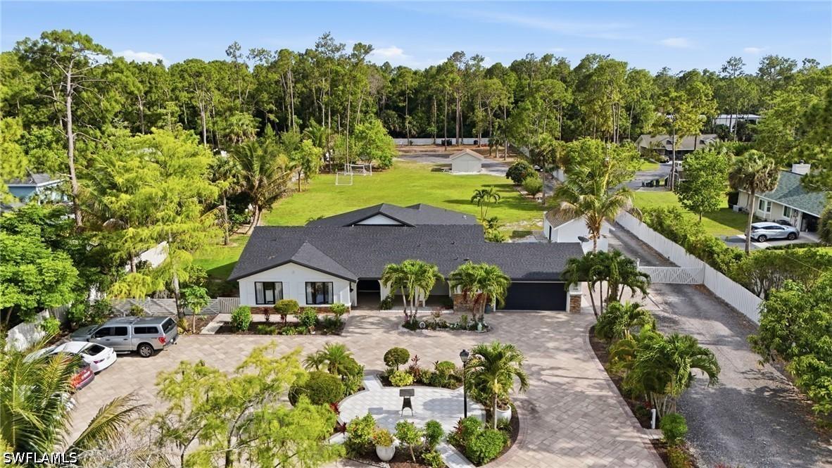 5930 Sea Grass Ln., Naples, FL 34116
