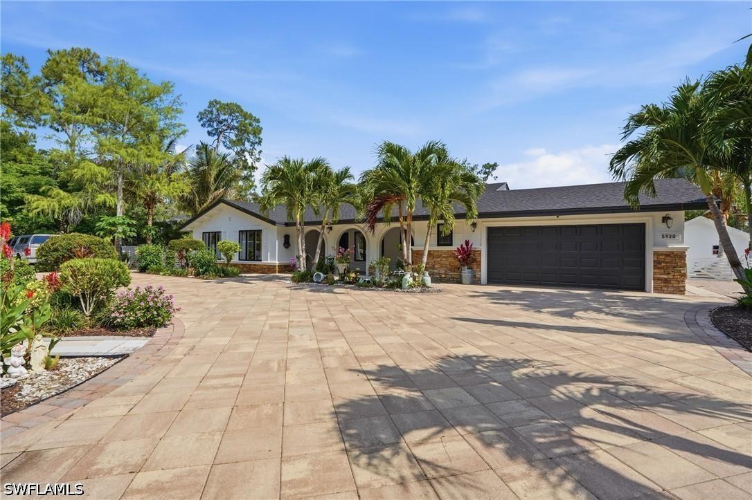 5930 Sea Grass Ln., Naples, FL 34116