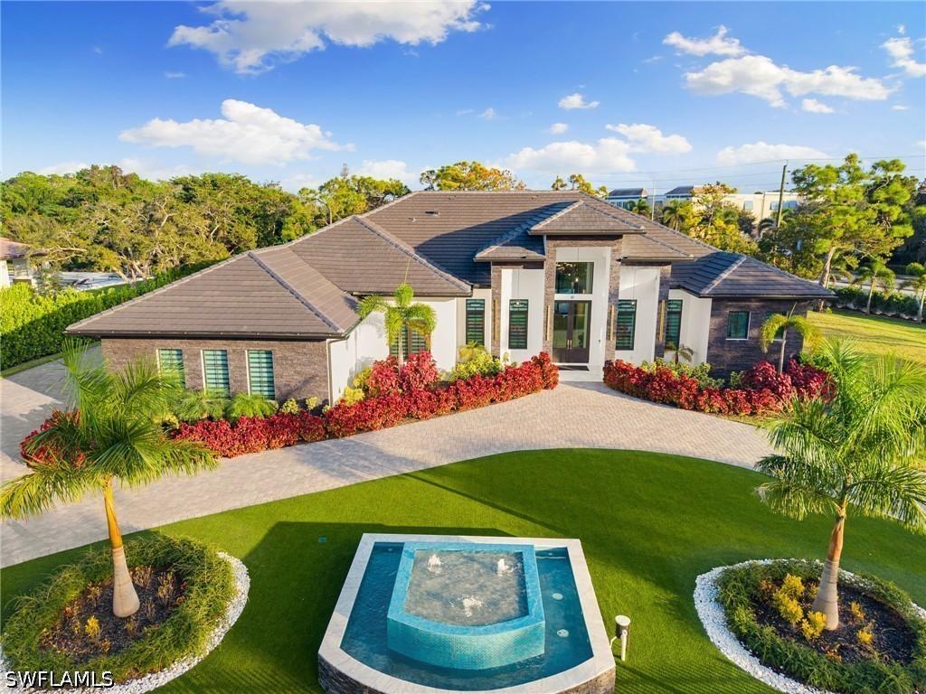 10 Caribbean Rd., Naples, FL 34108