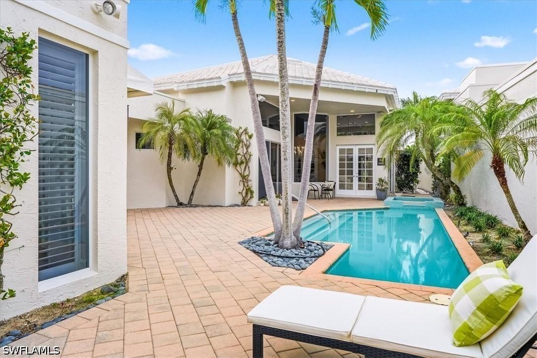 7897 Cocobay Dr., Naples, FL 34108