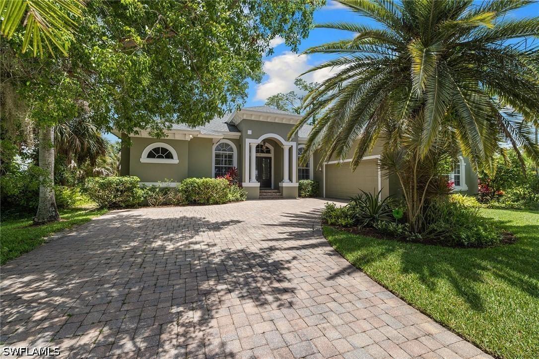 61 Constitution Dr., Naples, FL 34112