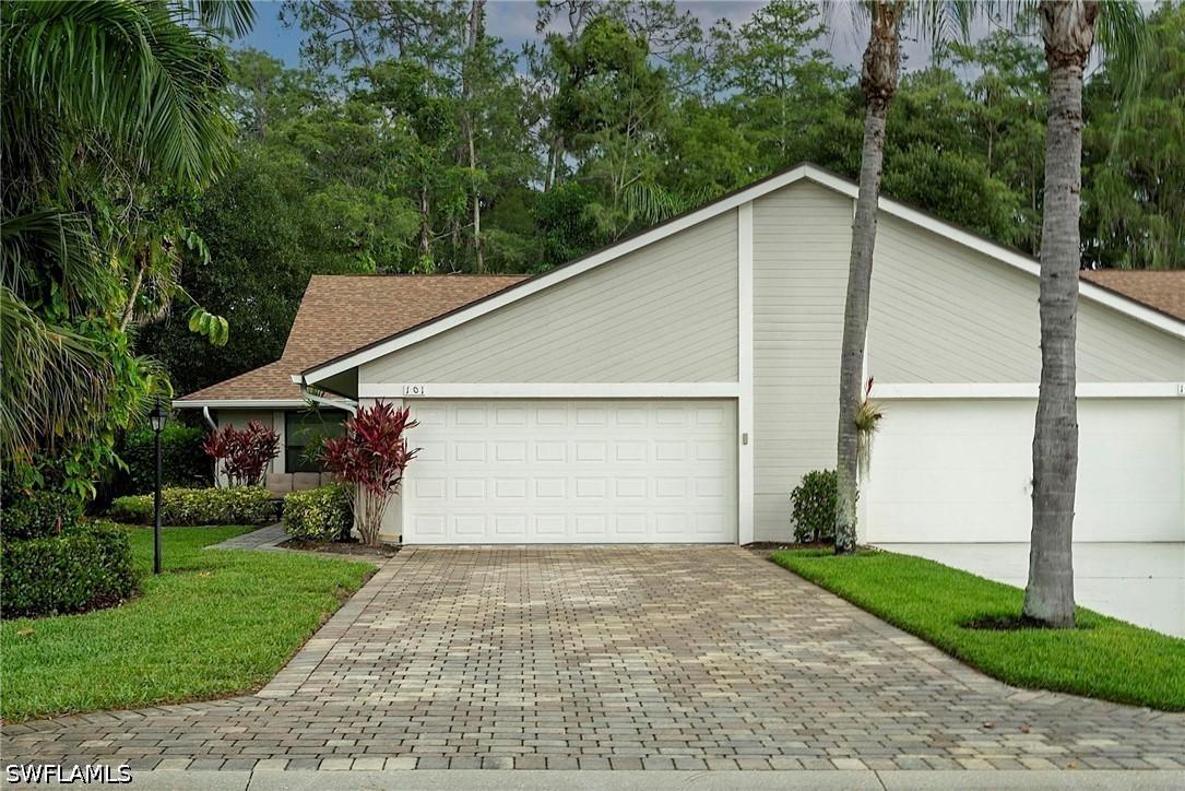 101 Fox Glen Dr. #6-4, Naples, FL 34104