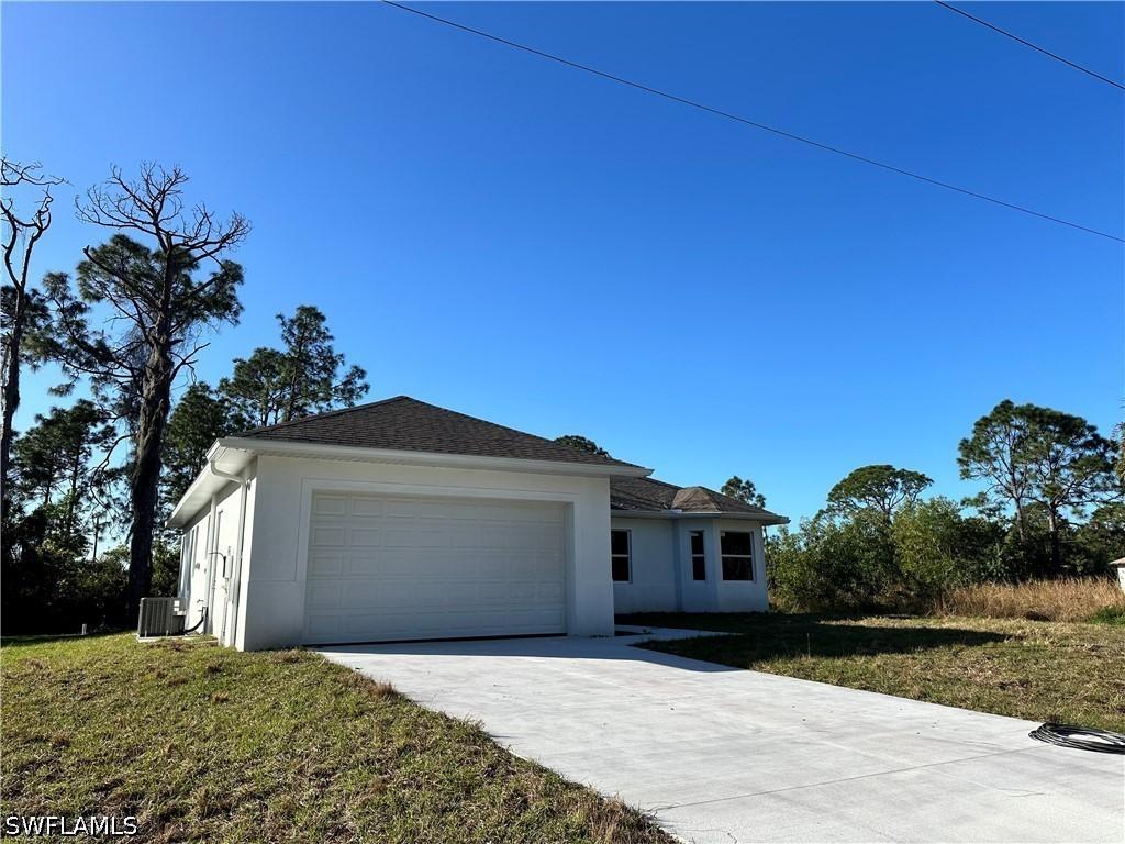 718 Chattman St., Lehigh Acres, FL 33974