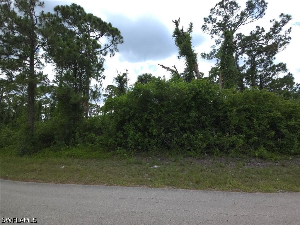 566 Parker Ave., Lehigh Acres, FL 33974