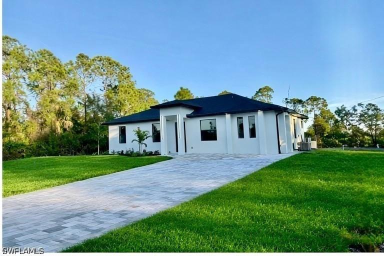 642 Sunflower Ave., Lehigh Acres, FL 33974