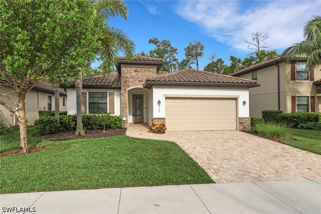 9469 Foxglove Ln., Naples, FL 34120