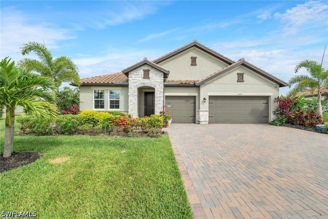 2078 Grove Dr., Naples, FL 34120
