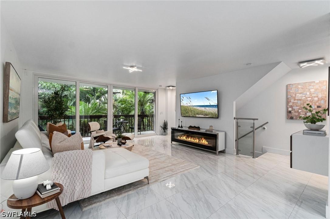 995 9th Ave. #4, Naples, FL 34102