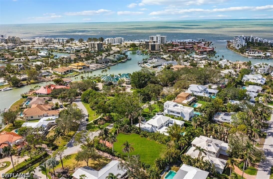 421 Bow Line Dr., Naples, FL 34103