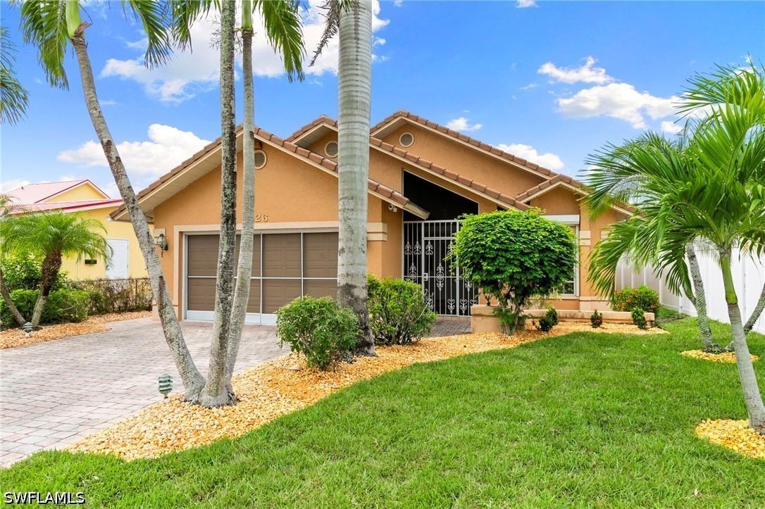 526 100th Ave., Naples, FL 34108