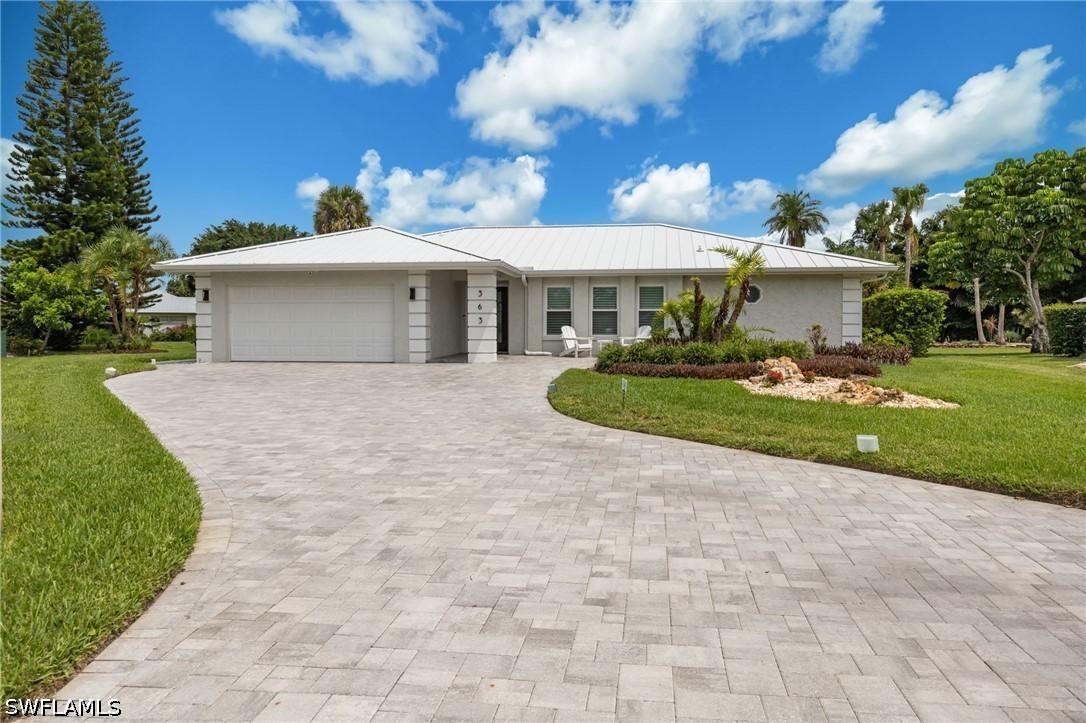363 Juli Fe Dr., Naples, FL 34110