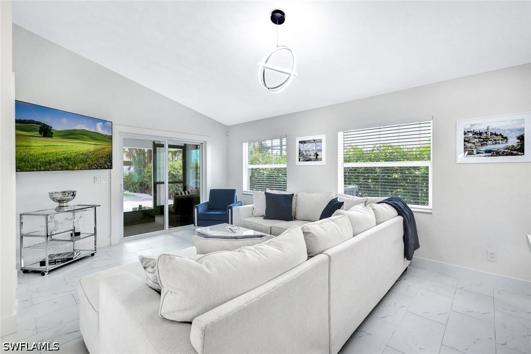 596 105th Ave., Naples, FL 34108