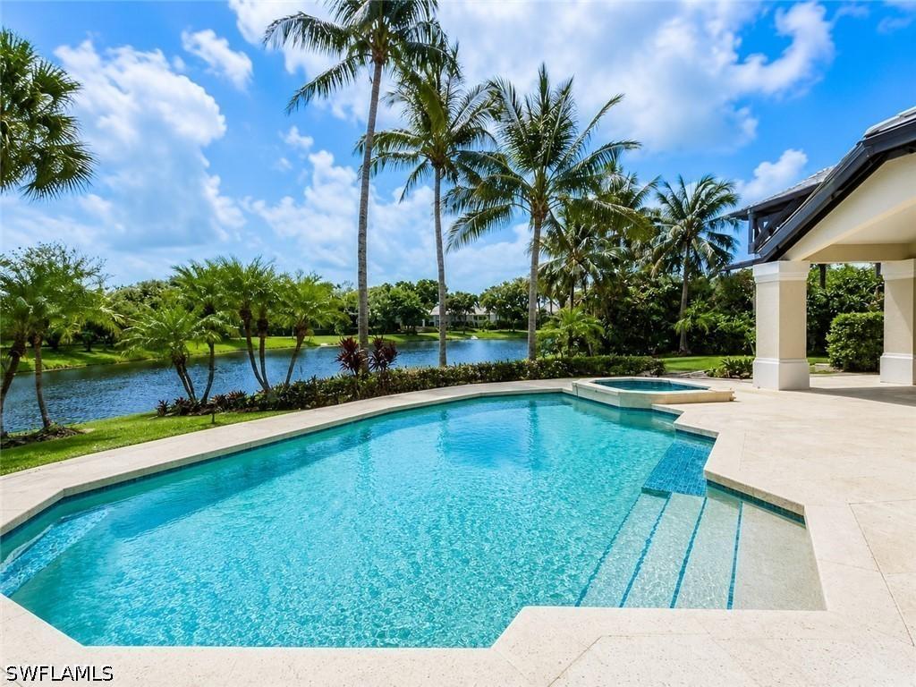 695 Ardmore Ln., Naples, FL 34108
