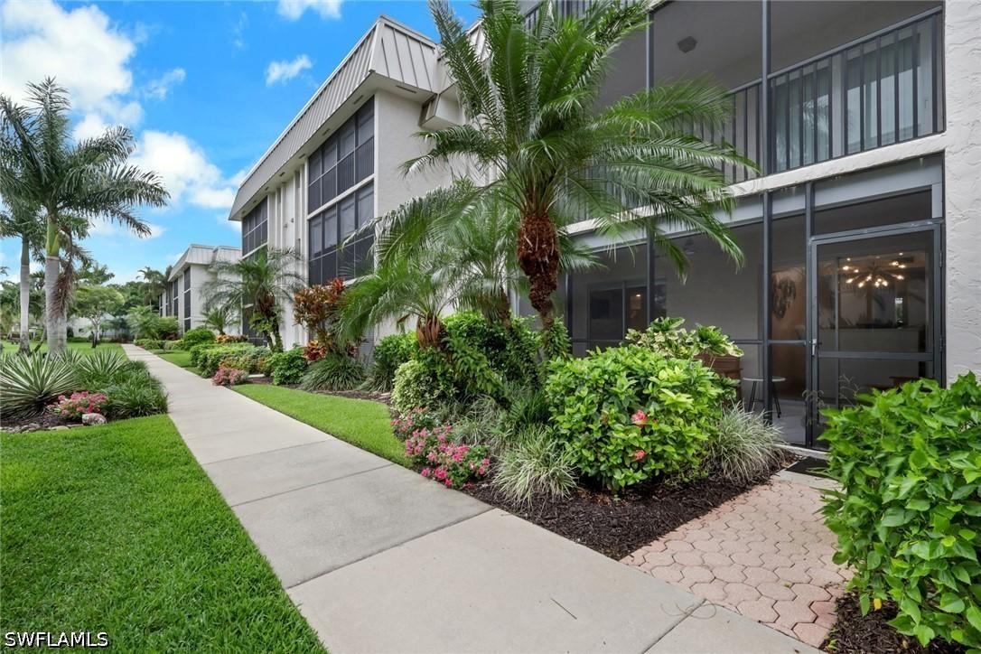 788 Park Shore Dr. #E14, Naples, FL 34103