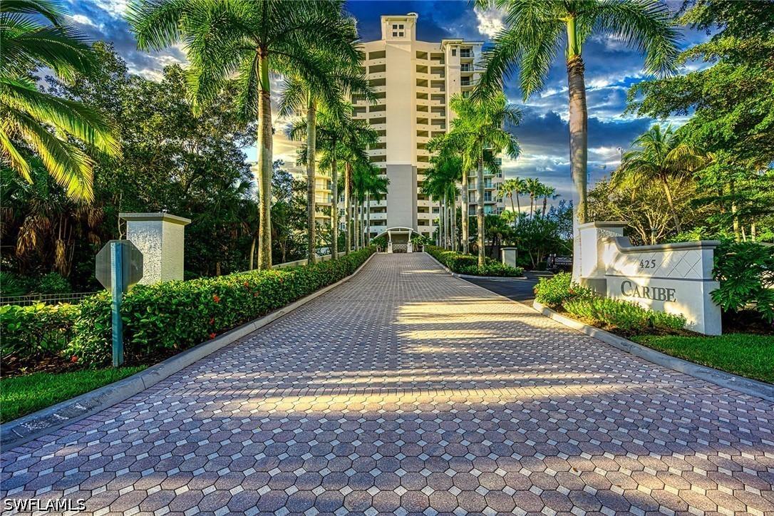 425 Cove Tower Dr. #901, Naples, FL 34110