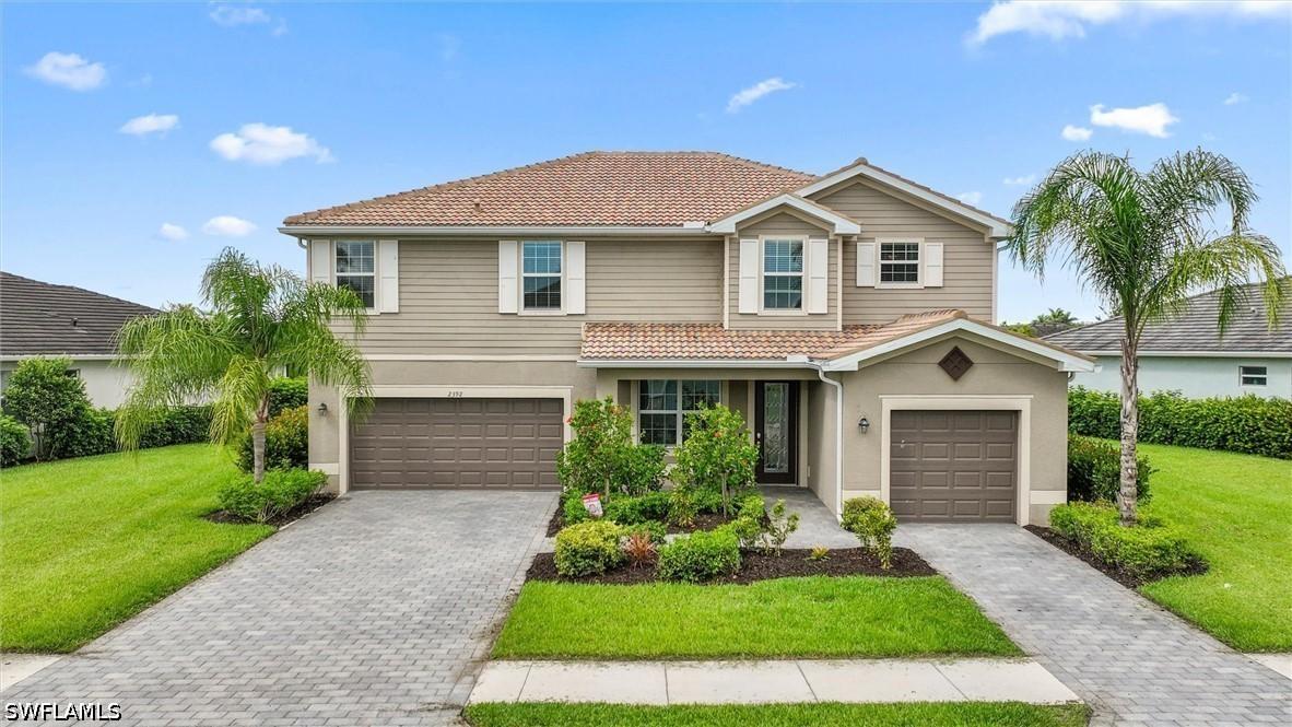 2392 Fallglo St., Naples, FL 34120