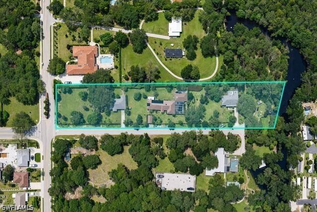 1063 Shadowlawn Dr., Naples, FL 34104