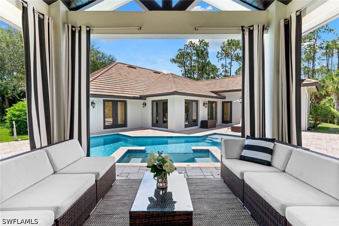 436 Corbel Dr., Naples, FL 34110