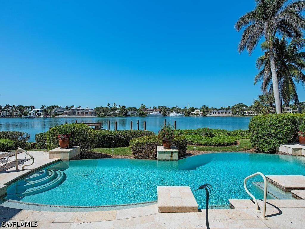 916 Spyglass Ln., Naples, FL 34102