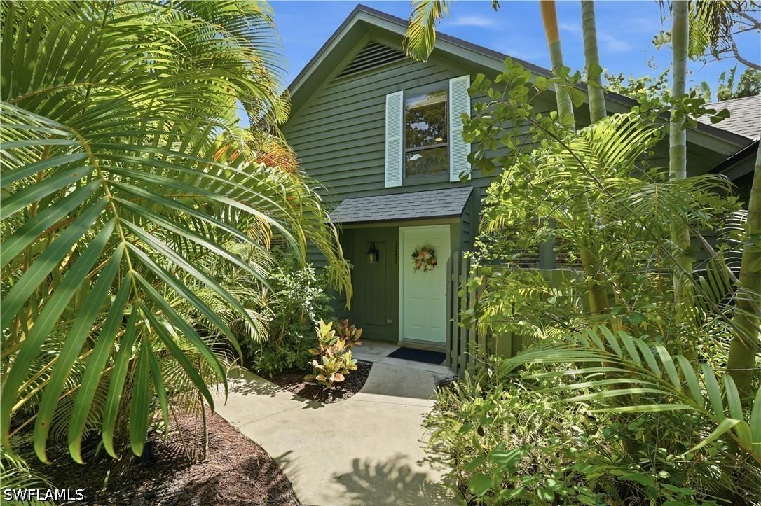 1281 Solana Rd., Naples, FL 34103
