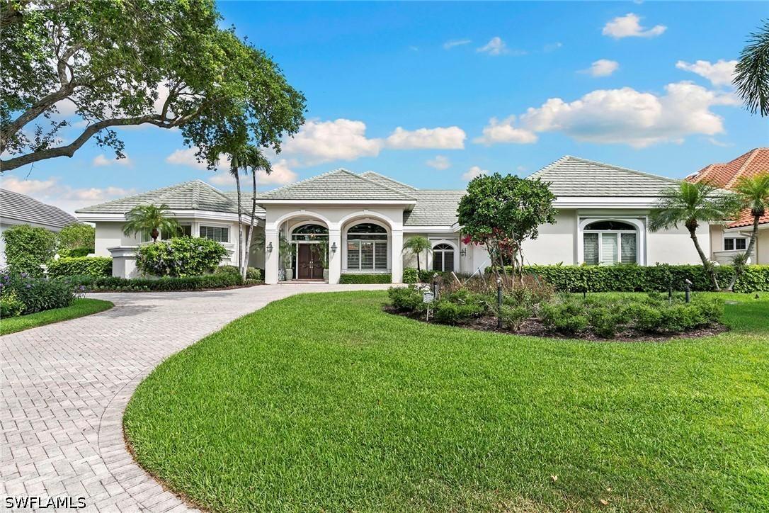 6991 Greentree Dr., Naples, FL 34108