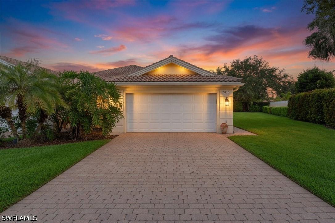 3210 Barbados Ln., Naples, FL 34119