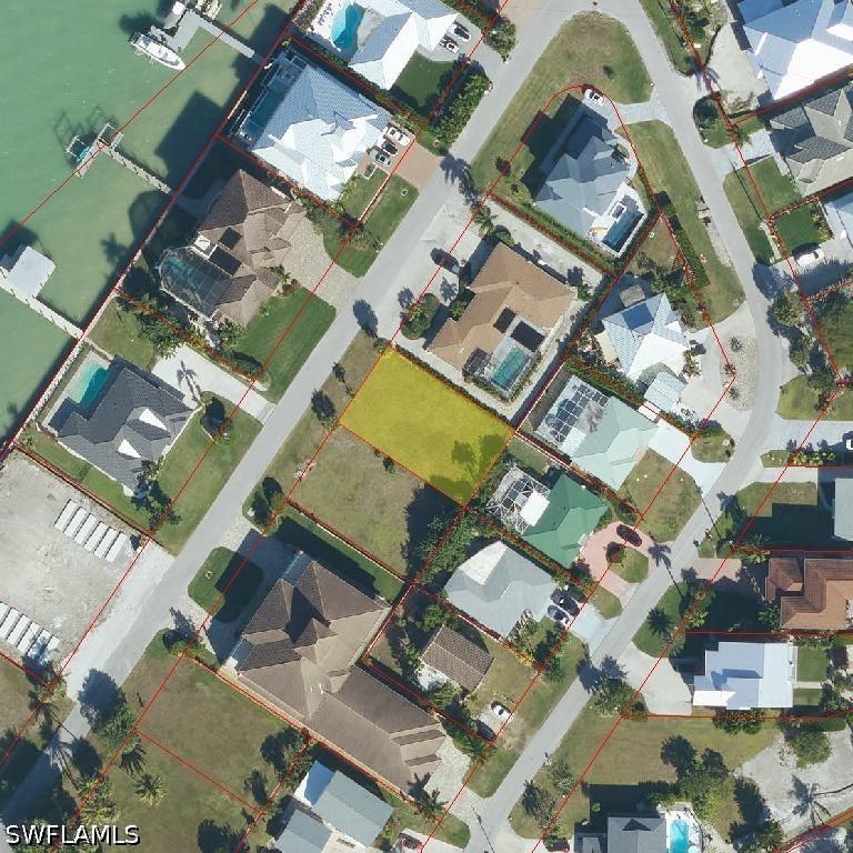 25 Dolphin Cir., Naples, FL 34113