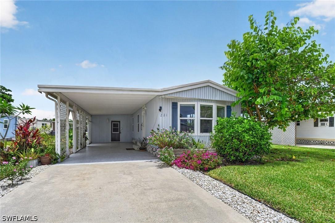 221 Grassy Key Ln., Naples, FL 34114