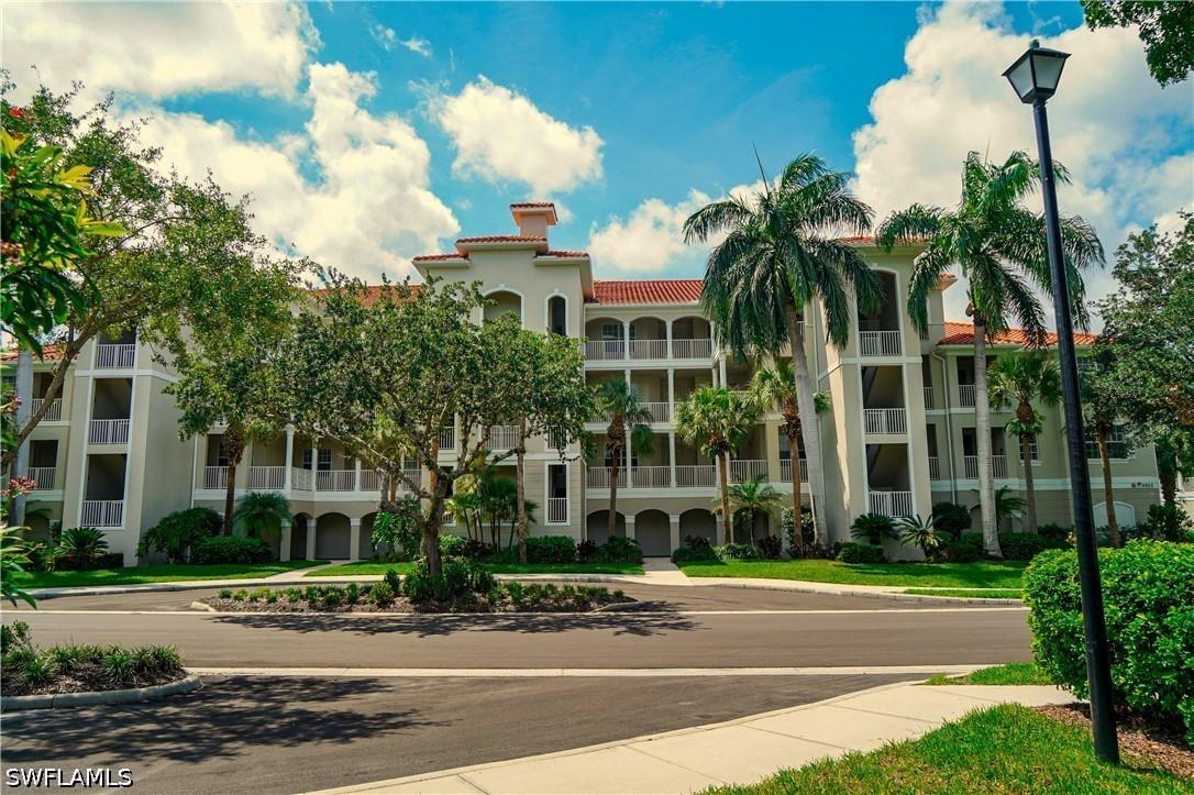 4853 Hampshire Ct. #105, Naples, FL 34112