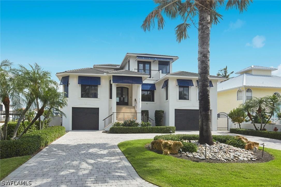 319 Lagoon Ave., Naples, FL 34108