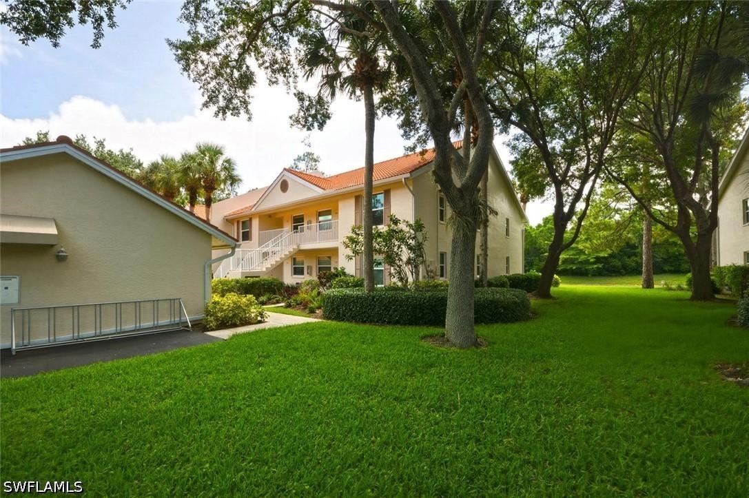193 Robin Hood Cir. #203, Naples, FL 34104