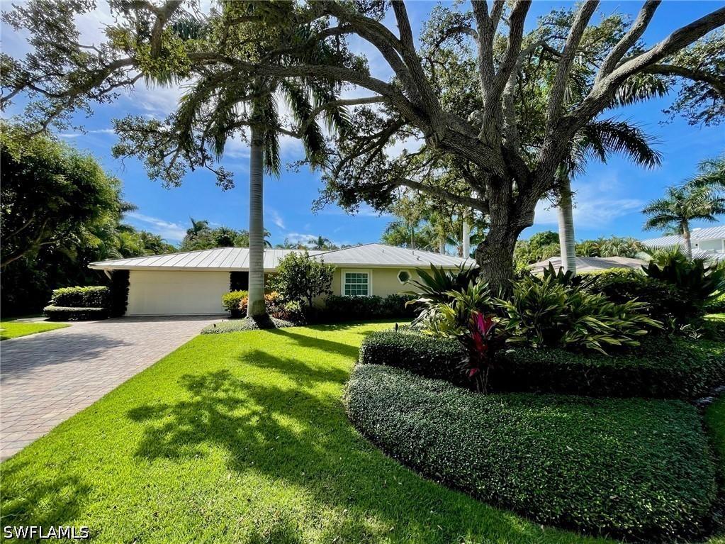 330 Putter Point Dr., Naples, FL 34103