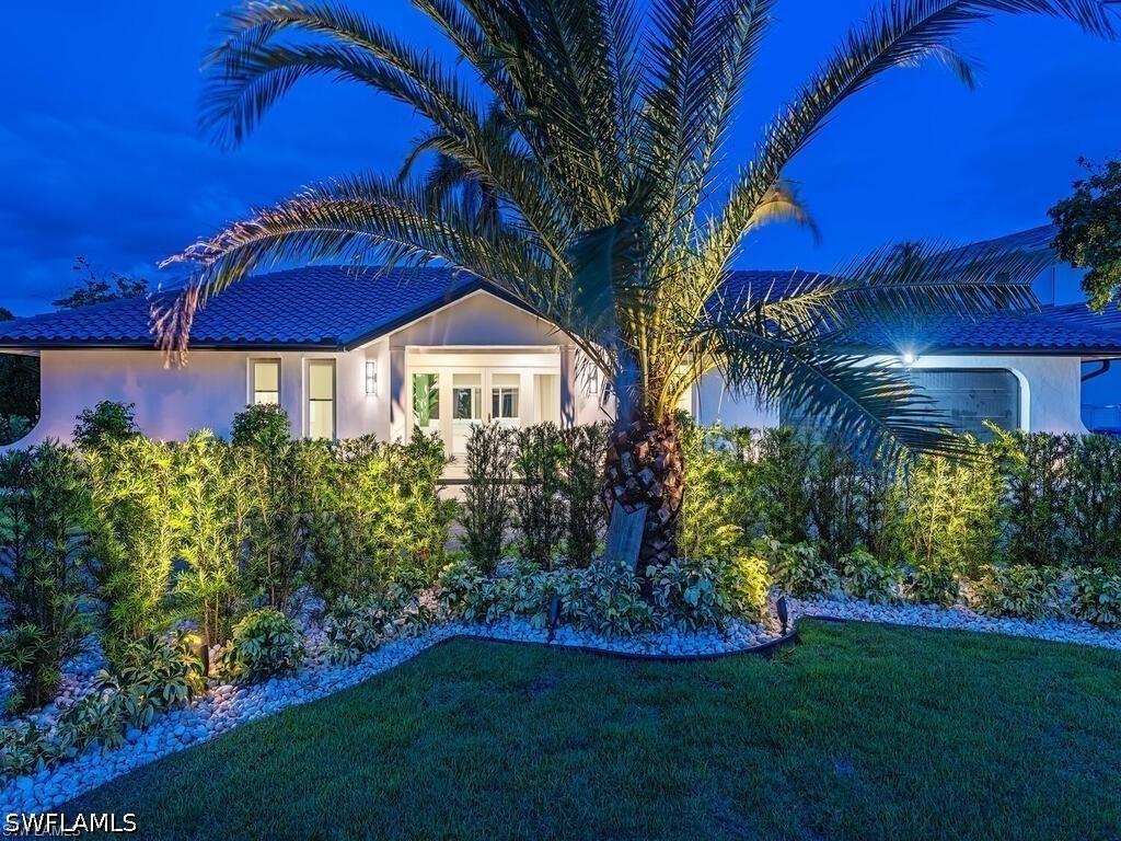 4856 Crayton Rd., Naples, FL 34103