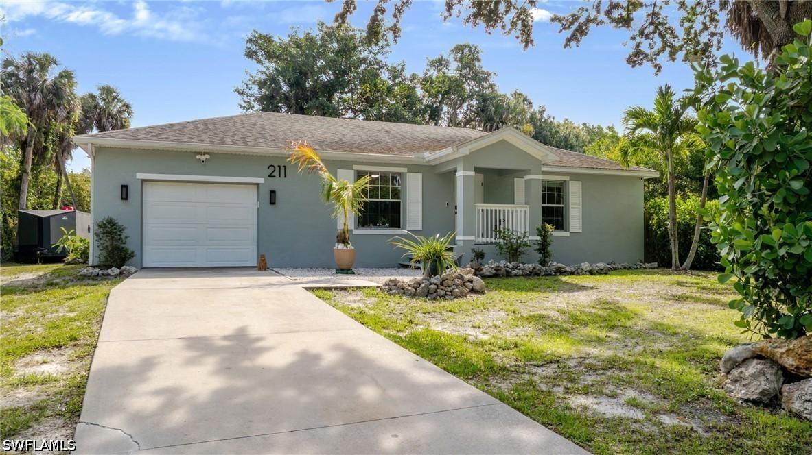 211 Palmacea Rd., Fort Myers, FL 33905