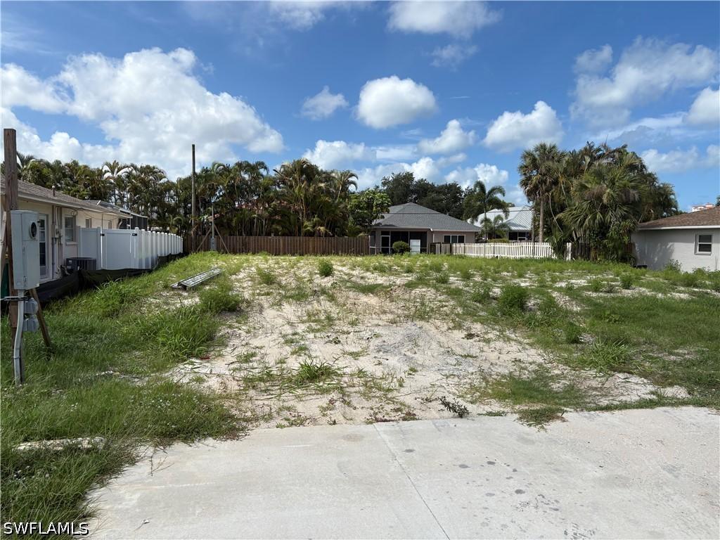672 96th Ave., Naples, FL 34108