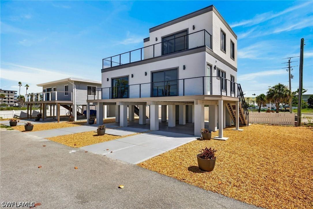71 Mango St., Fort Myers Beach, FL 33931