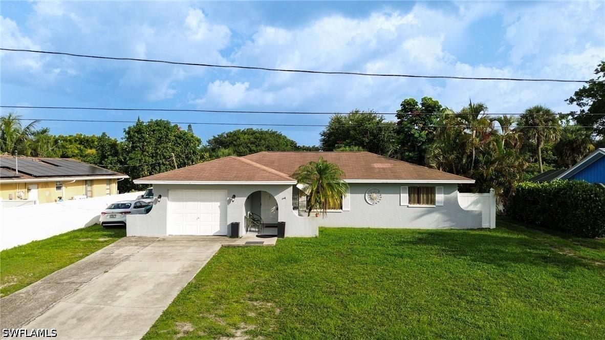 4636 25th Ave., Naples, FL 34116