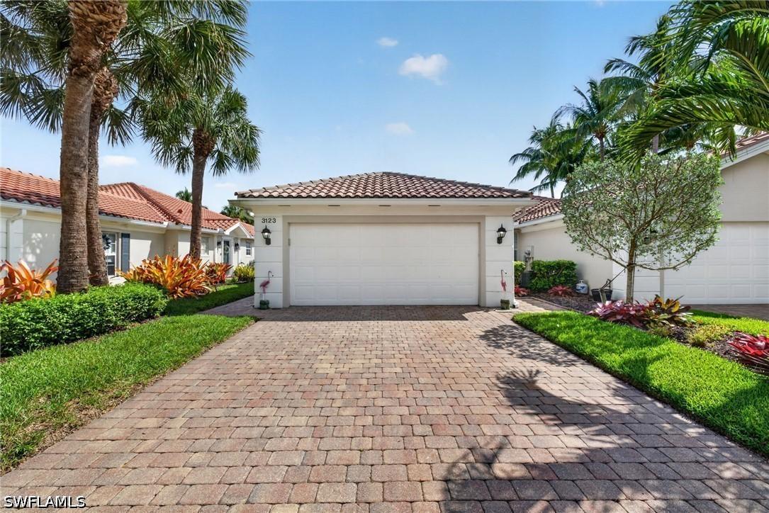 3123 Futuna Ln., Naples, FL 34119
