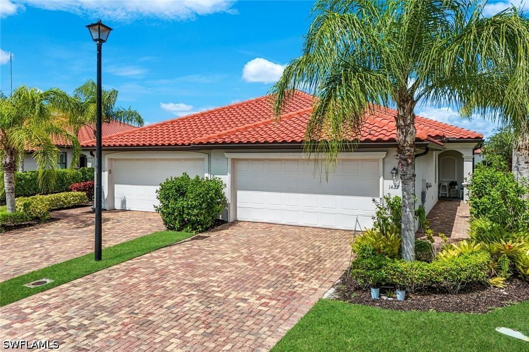 1427 Oceania Dr., Naples, FL 34113