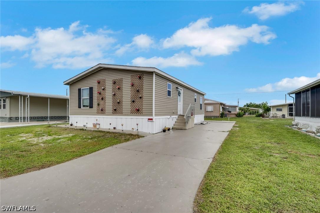 372 Santa Fe Tr., North Fort Myers, FL 33917
