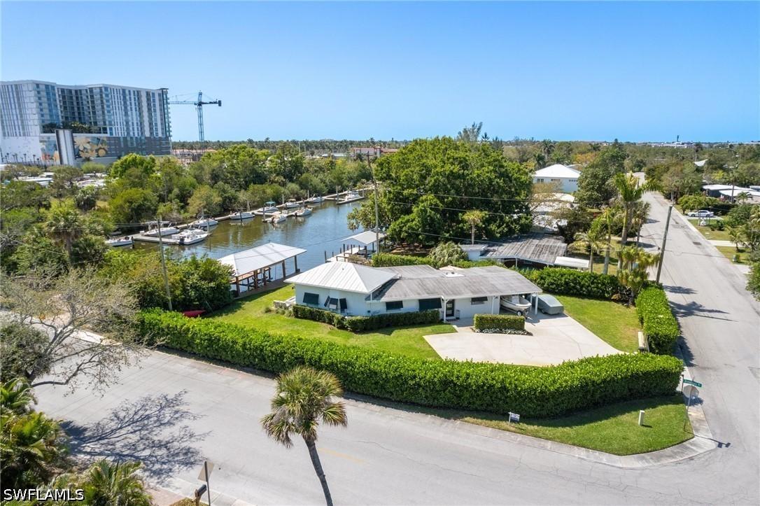 2180 Harbor Ln., Naples, FL 34104